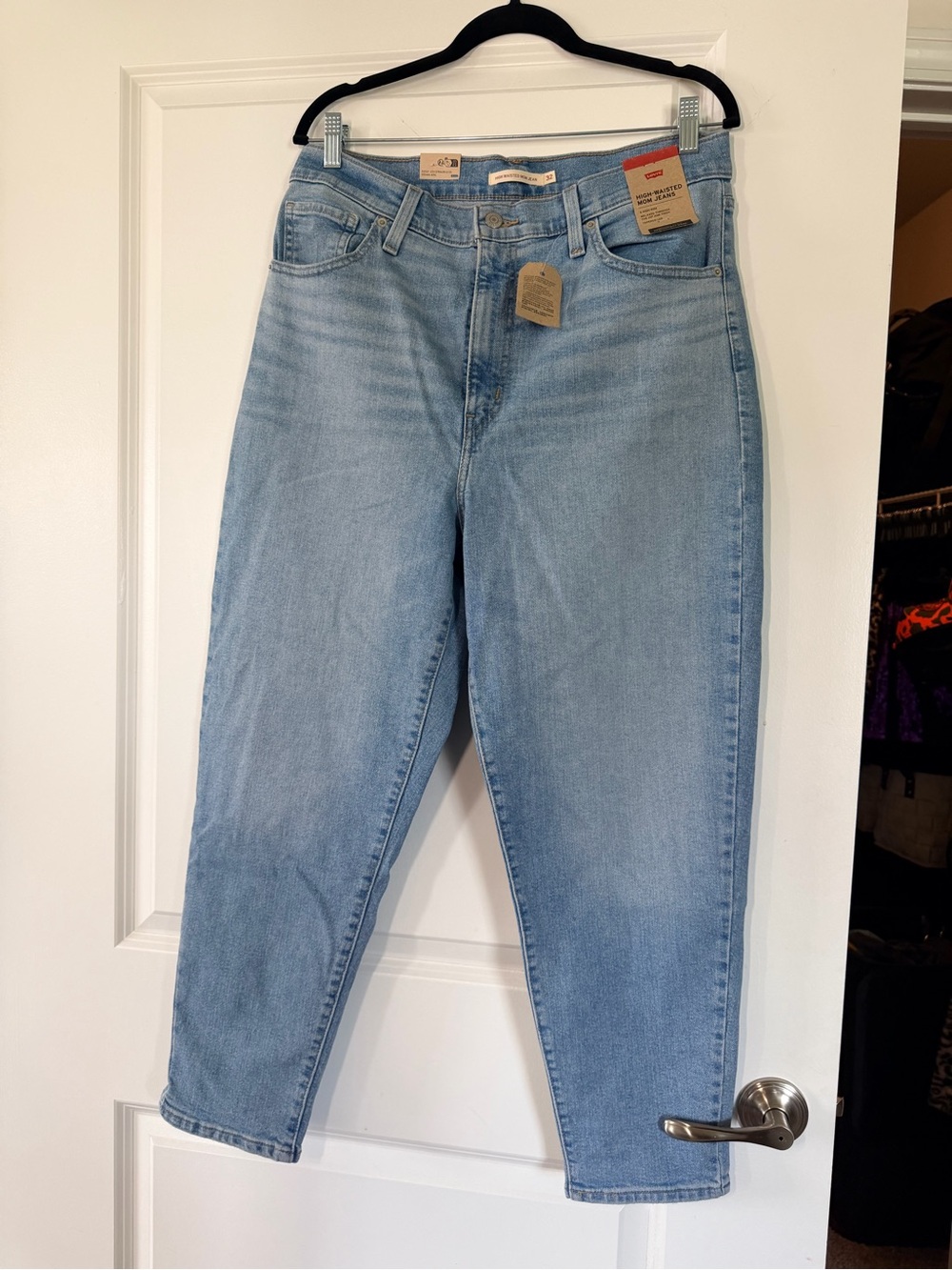 Levi's Women's Light Blue High-Waisted Mom Jeans 32Wx27L NWT